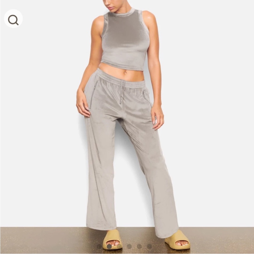 SKIMS Velour Crew Neck Tank & Wide Leg Pants Set‎ Smoke Gray Size M